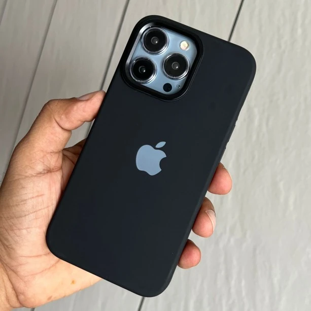 Silicon case with metal buttons for iPhone 13 Pro black
