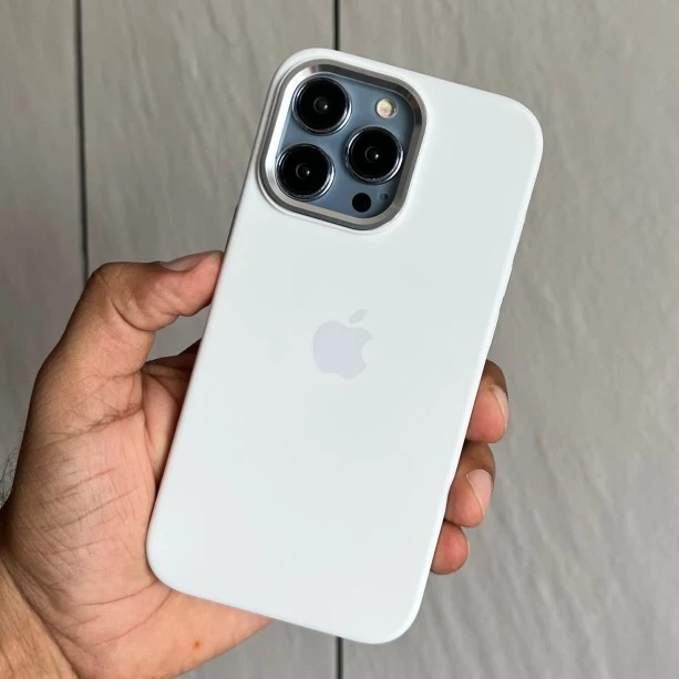 Silicon case with metal buttons for iPhone 13 Pro white